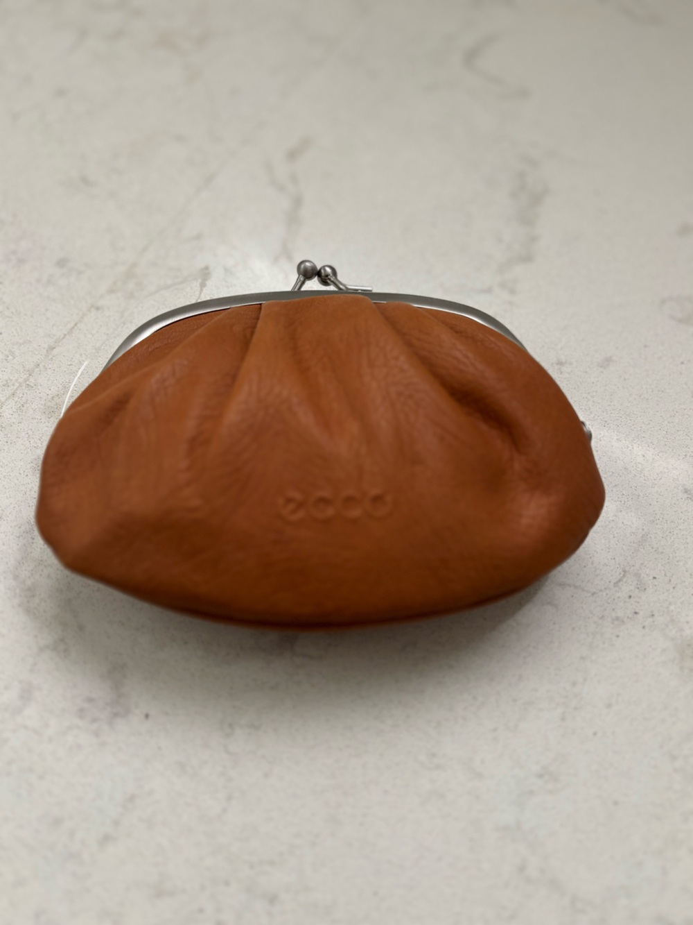 ECCO Classic Leather Kiss-Lock Coin Purse in Cognac